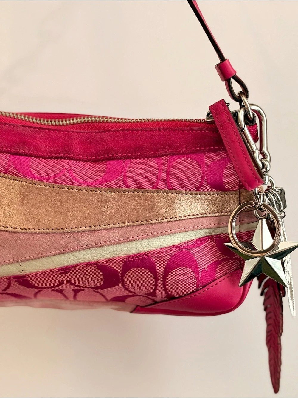 vintage 2004 Coach Signature Wave
Patchwork Demi Shoulder Bag (Style 1439)